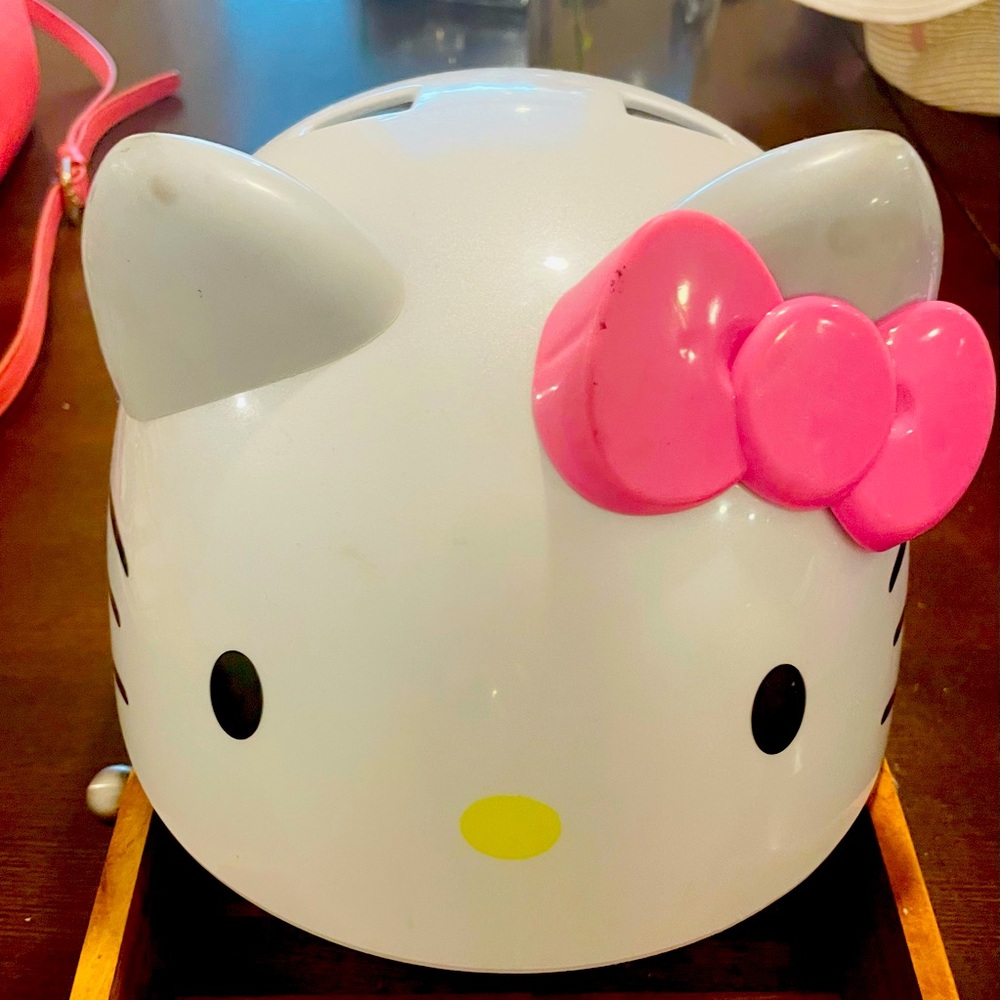 Kids / girls Hello Kitty bike helmet